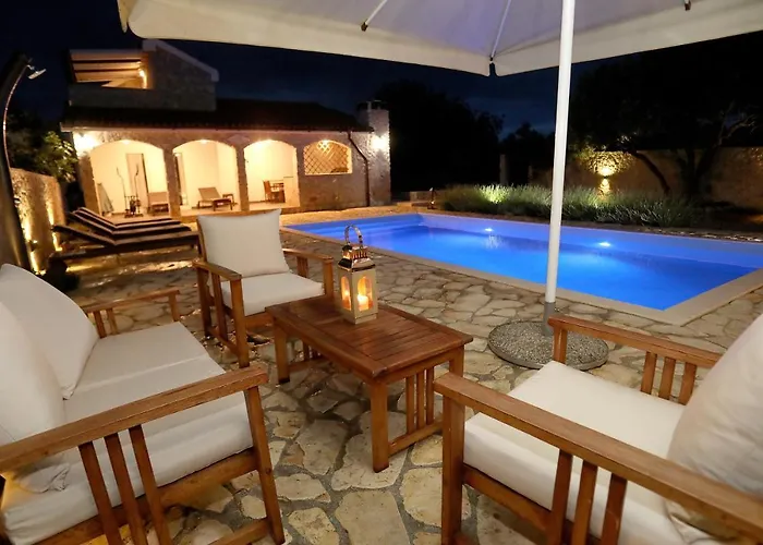 Vila Sanadrija 200 M Od Mora